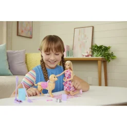 Barbie Malibu med hund der går og går på potte - 14 dele - 30 cm
