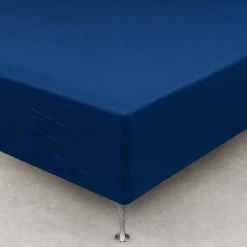 Blødt lagen 80x200 cm - Faconlagen i 100% bomuldssatin - Blåt boxlagen til madras - By Night satin lagen