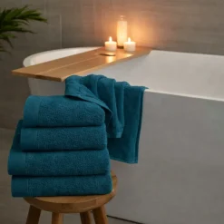 Bomulds håndklæde - 100% bomuld - 50x100 cm - Valmue - Mørkeblå