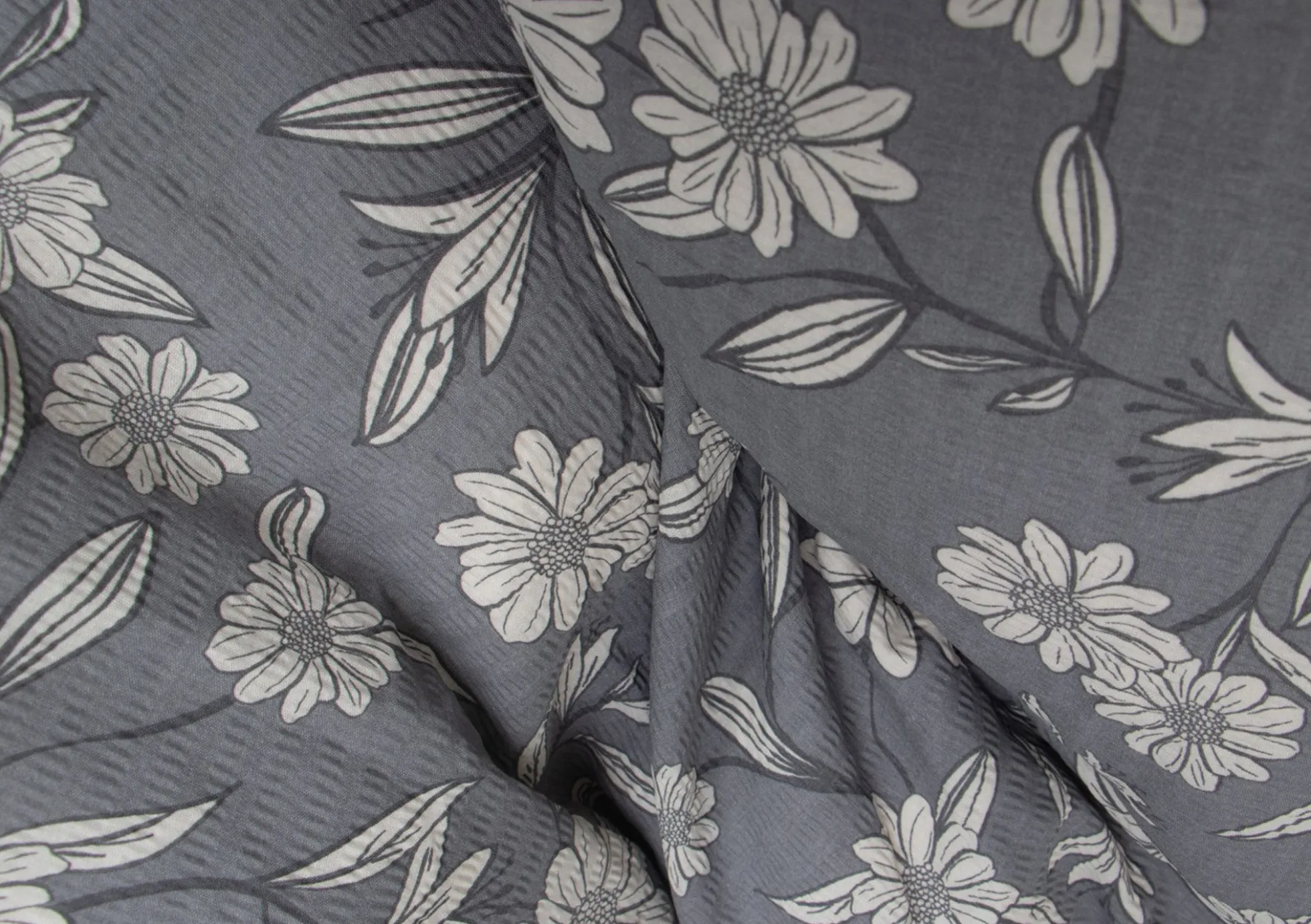 Dobbelt sengetøj 200x220 cm - Bæk og Bølge - 100% Bomulds krep - Gråt blomster print