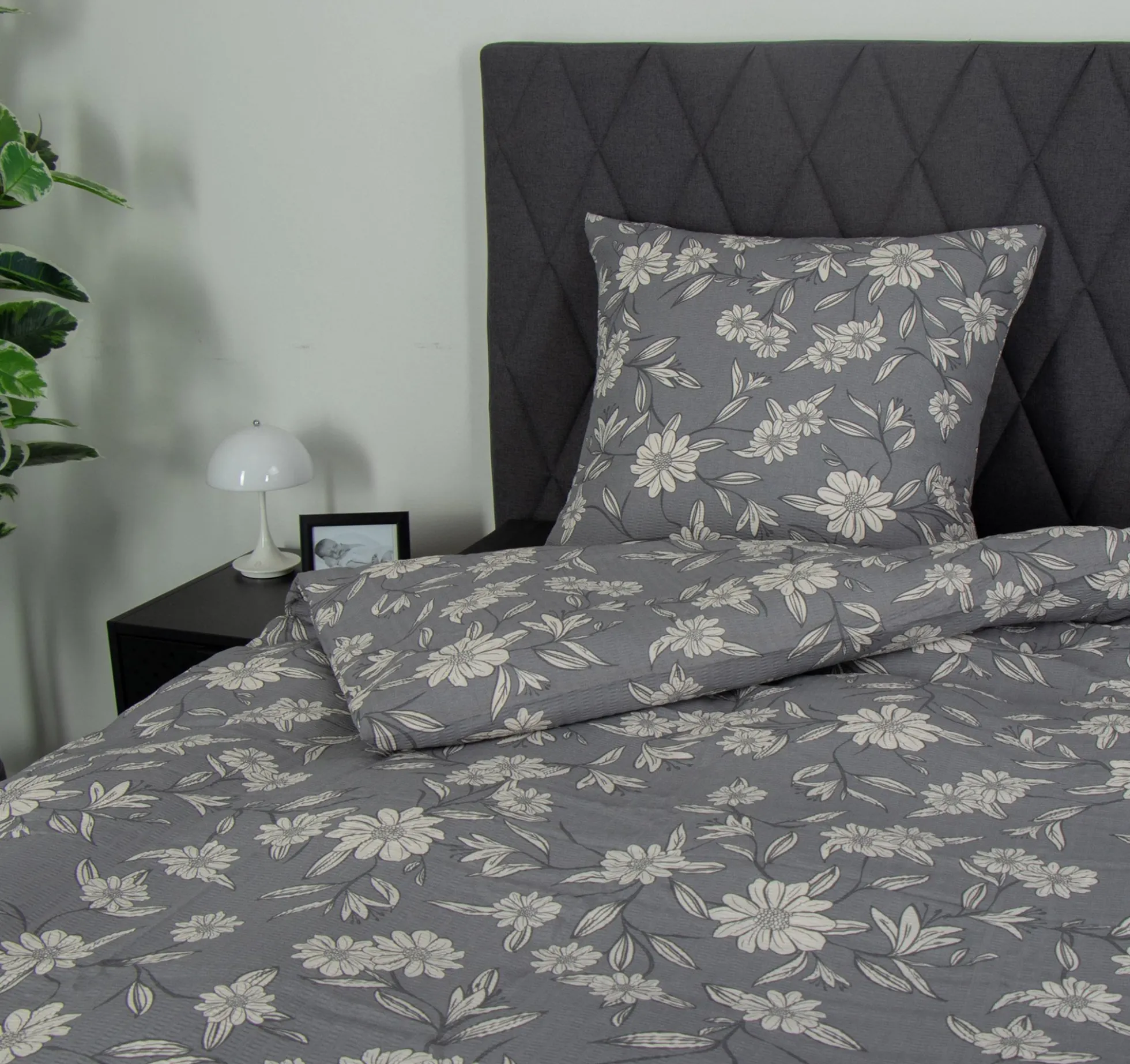 Dobbelt sengetøj 200x220 cm - Bæk og Bølge - 100% Bomulds krep - Gråt blomster print