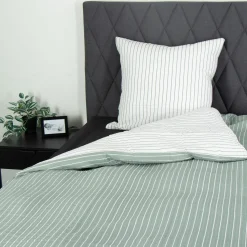 Dobbelt sengetøj 240x220 cm - Bæk og Bølge - 100% Bomulds krep - Vendbart med grønne striber