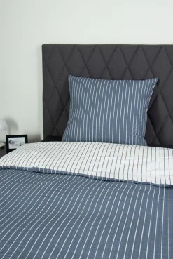 Dobbelt sengetøj 240x220 cm - Bæk og Bølge - 100% Bomulds krep - Vendbart med blå striber