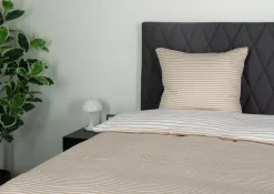 Dobbelt sengetøj 240x220 cm - 100% bomuldssatin - Vendbart sandfarvet striber