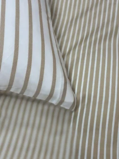 Dobbelt sengetøj 240x220 cm - 100% bomuldssatin - Vendbart sandfarvet striber