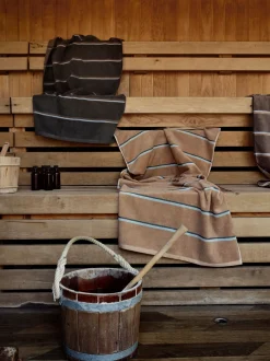 Håndklæde - 100% bomuld - Badehåndklæde 70x140 cm - Zone Denmark Sauna - Stribet Camel
