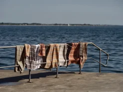 Håndklæde - 100% bomuld - 50x100 cm - Zone Denmark Sauna - Stribet Taupe