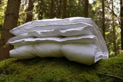 Hybriddyne 9,9 kg vægtdyne med glasperler - 140x220 cm - Helårsdyne med ekstra vægt - Lun kugledyne fra Nordstrand Home