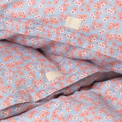 JUNA dobbelt sengetøj 200x220 cm - 100% økologisk bomuldssatin - Pleasantly blå med rosa blomster