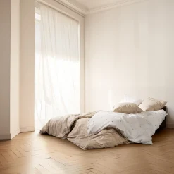 JUNA dobbelt sengetøj 200x220 cm - 100% økologisk bomuld - Daisy hvid med broderede blomster