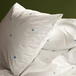 JUNA dobbelt sengetøj 200x220 cm - 100% økologisk bomuld - Daisy hvid med broderede blomster
