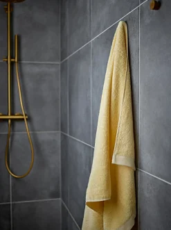 Økologisk håndklæde - 100% økologisk bomuld - Badehåndklæde 70x140 cm - Södahl Organic Comfort - Gul