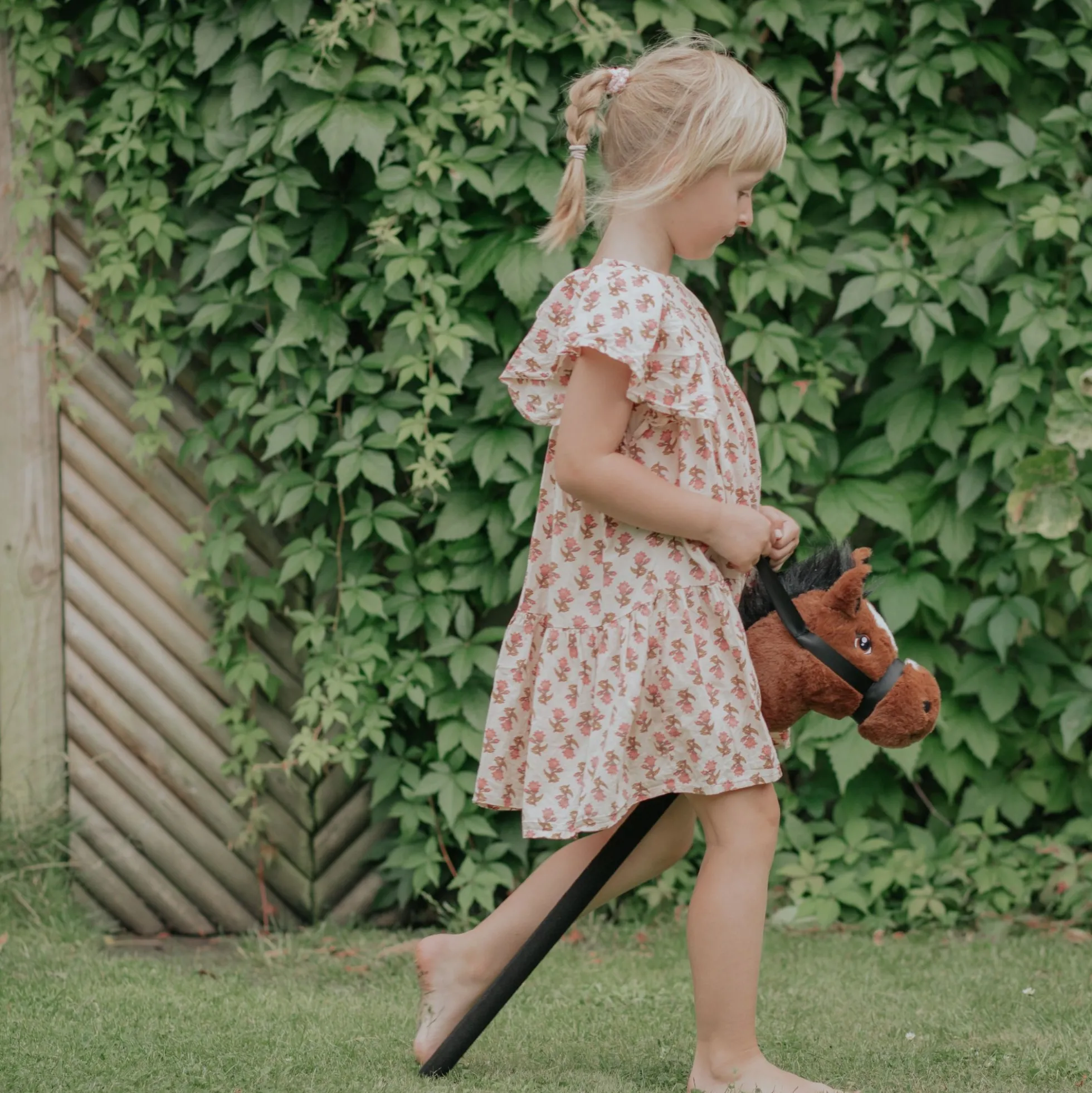 Kæphest 75 cm - Mørkebrun - Til rolleleg