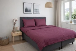 Pudebetræk 60x63 cm - GOTS certificeret økologisk bomuldssatin - Blomme farvet jacquardvævede tern