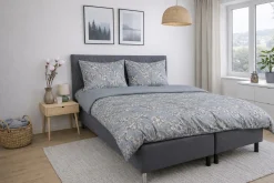Pudebetræk 60x63 cm - Satin - Lyseblåt vendbart blomster design