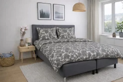 Pudebetræk 60x63 cm - Satin - Sandfarvet blomstret design