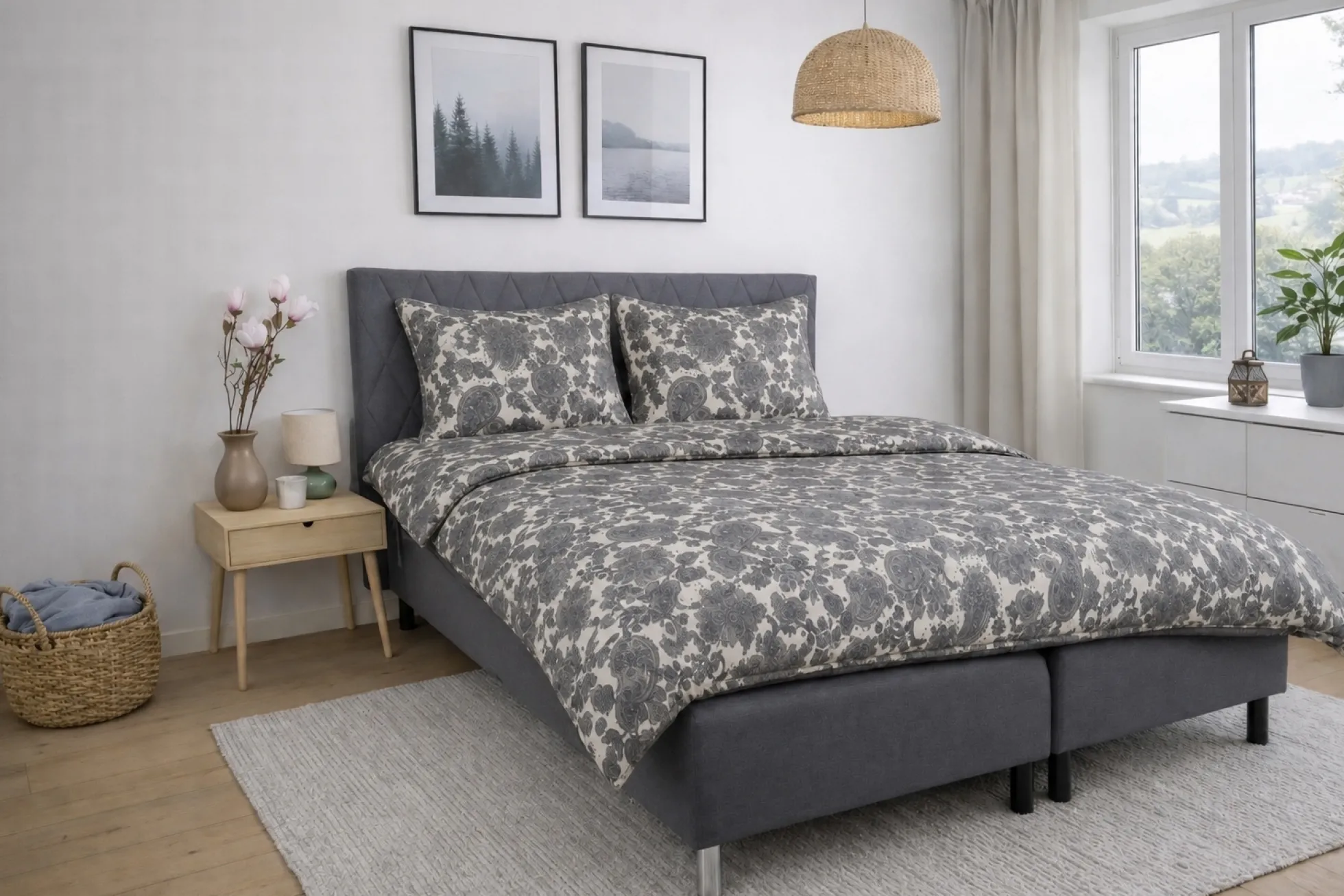 Pudebetræk 60x63 cm - Satin - Sandfarvet blomstret design