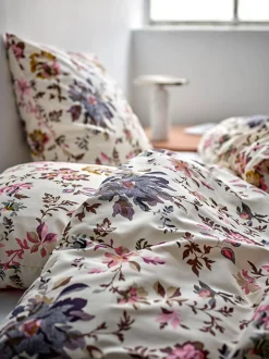 Sengetøj 140x200 cm - 100% bomuldssatin - Södahl Tapestry - Rosa blomster