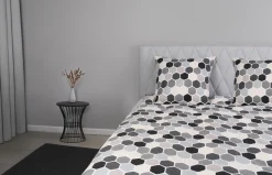Sengetøj 140x220 cm - Microfiber - Cube print