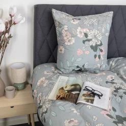 Sengetøj 140x220 cm - Microfiber - Støvet grønt blomstret print